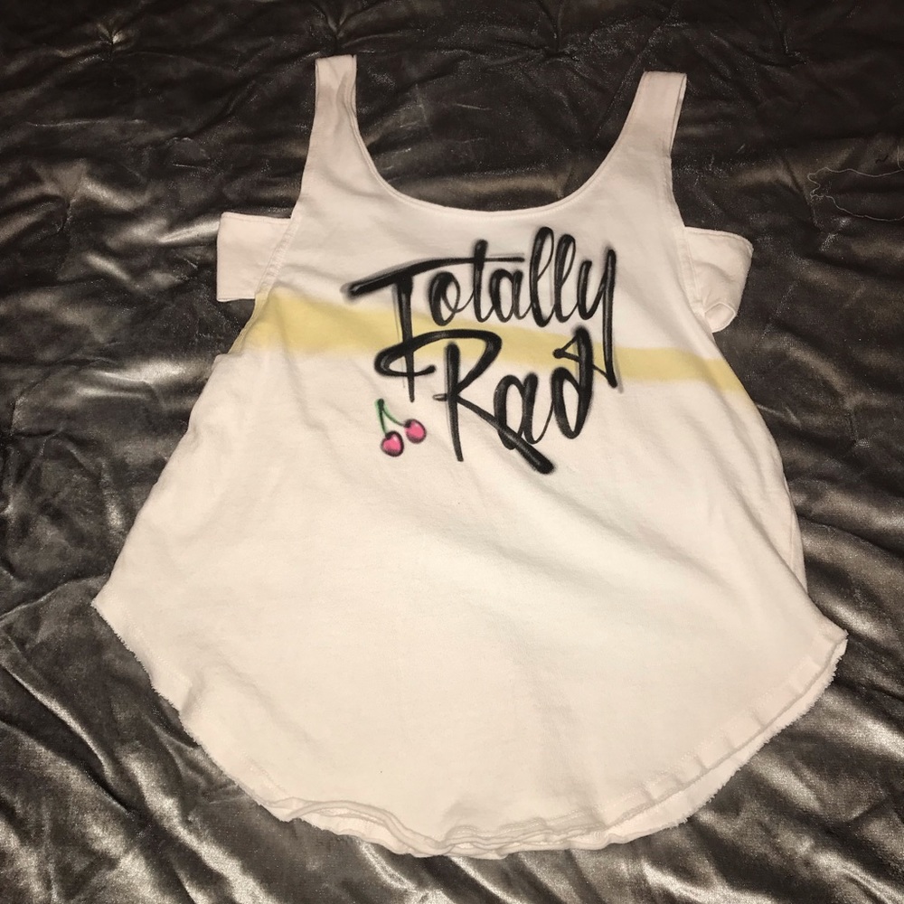 Cute “graphic top”